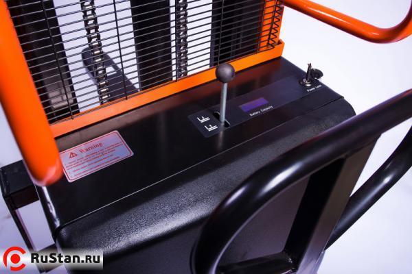 Штабелер гидравлический с электроподъемом TOR 10/20, 1 т 2,0 м (CTD) фото №3 Штабелер гидравлический с электроподъемом TOR 10/20, 1 т 2,0 м (CTD) фото №3