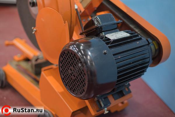 Трехфазный двигатель с клиноременным приводом фото №5 Трехфазный двигатель с клиноременным приводом фото №5