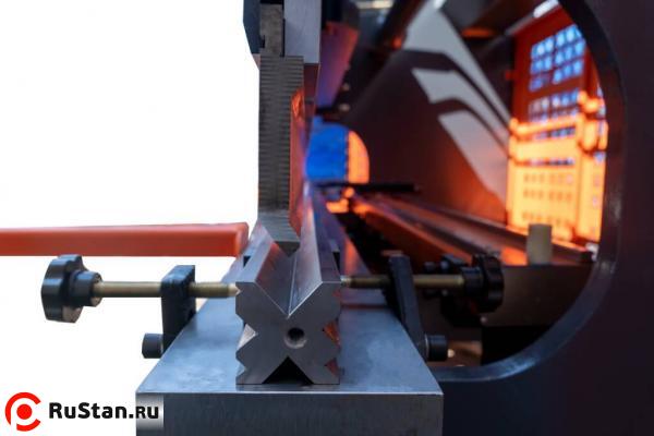 Гидравлический листогибочный пресс METAL MASTER HPJ 32100 Sensor фото №2 Гидравлический листогибочный пресс METAL MASTER HPJ 32100 Sensor фото №2