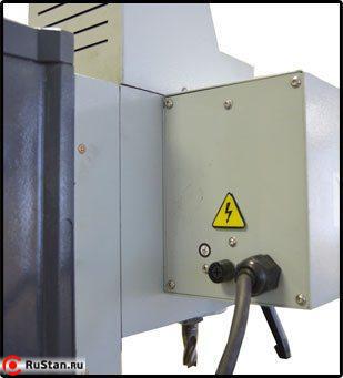 Все необходимое для обслуживания вынесено на корпус: ввод питания с предохранителем и масленки вертикальных направляющих. фото №23 METAL MASTER BF 20 VARIO фото №23