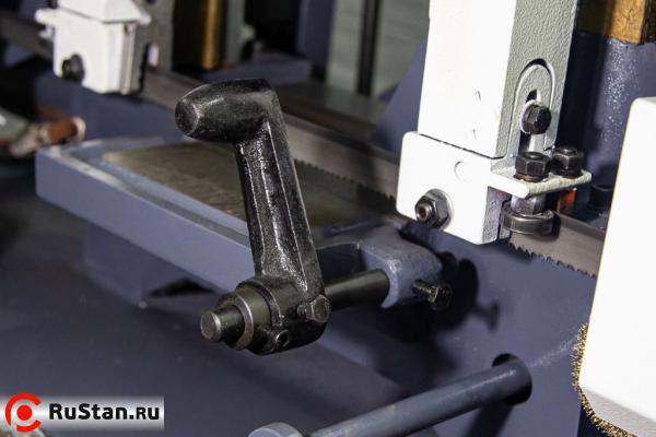 Наличие бокового упора. Можно быстро выставить заготовку на нужный размер. Когда требуется получать детали, обладающие высокой степенью повторяемости. фото №10 METAL MASTER MGH-200 фото №10