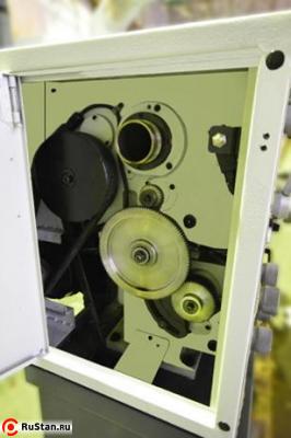 Под защитной крышкой шпиндельной бабки расположены приводные шкивы и гитара зубчатых колес. фото №7 METAL MASTER X36100 фото №7