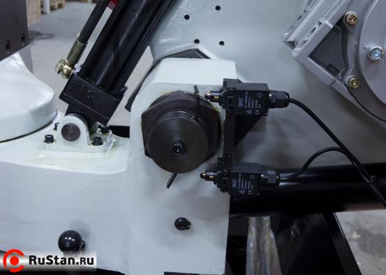 Датчик выключения станка в нижнем положении пильной рамы и датчик поднятия рамы в верхнее положение фото №19 Stalex BS-460G фото №19