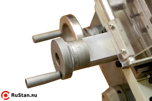 На станке имеются лимбы продольной и поперечной подачи. Маховики выполнены из металла. фото №5 Metal Master MML 2550V фото №5