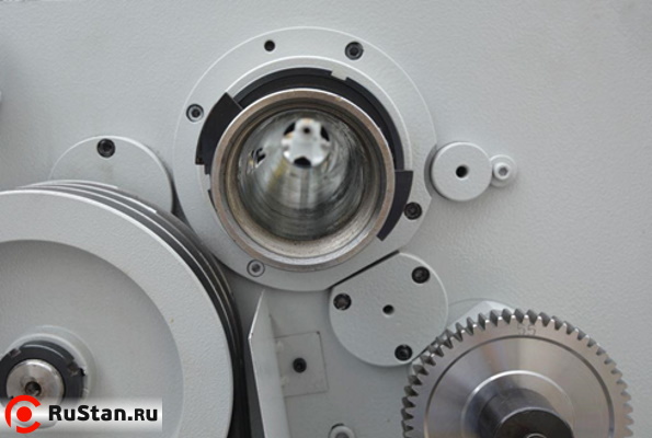 Внутренний диаметр шпинделя составляет 80 мм. фото №7 METAL MASTER Z51100 DRO RFS фото №7