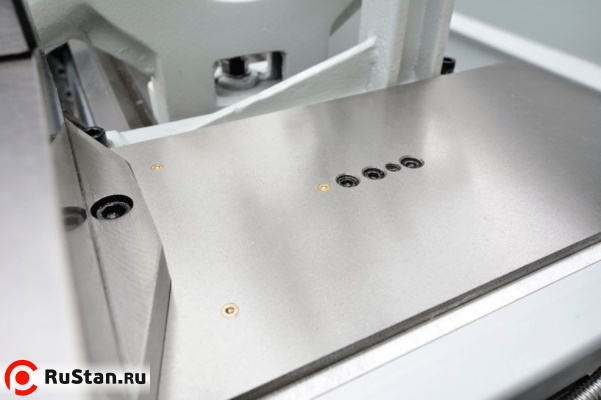 Все подвижные части станка оснащены тавотницами. фото №11 METAL MASTER ZX41100 фото №11