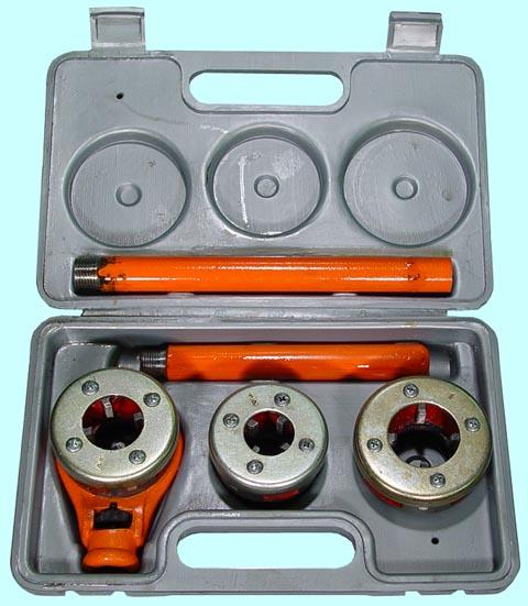 Клуппы трубные для резьб G 1/2-3/4-1\" c трещеткой набор в пласт. кейсе ...